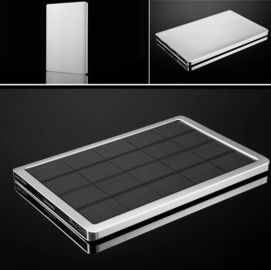 Il pannello solare portatile 5000mah della Banca di potere digiuna addebitando il iPhone, iPad mini